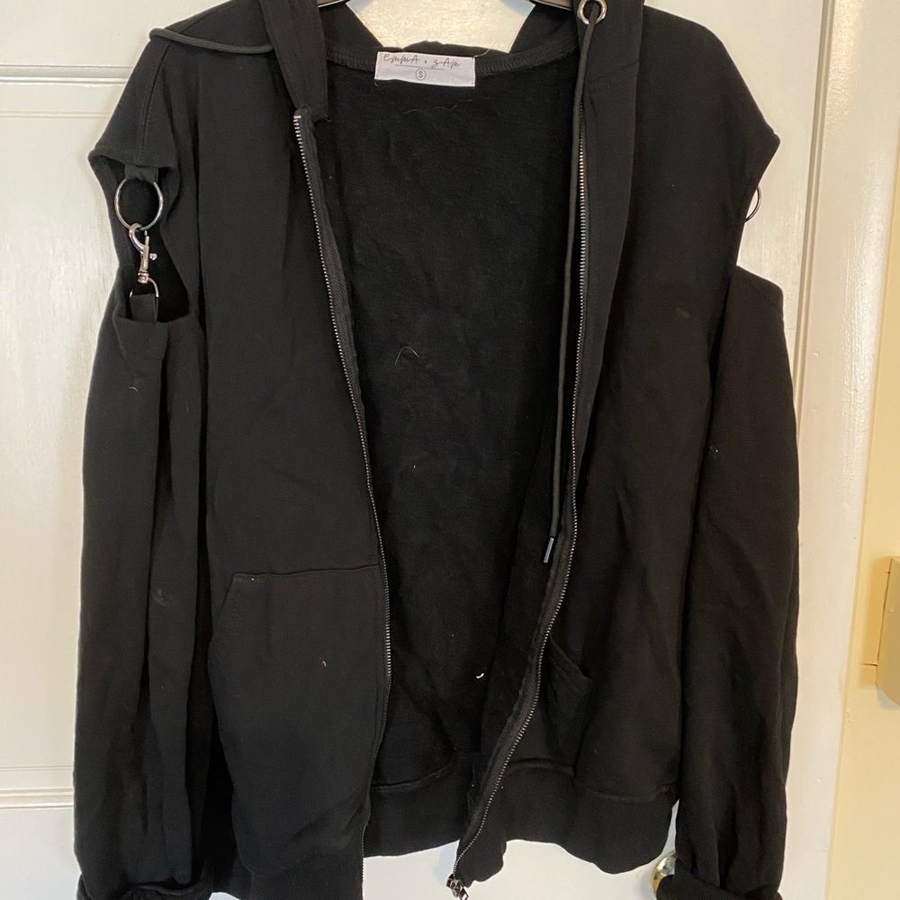 emma & sam sweatshirt with shoulder detail